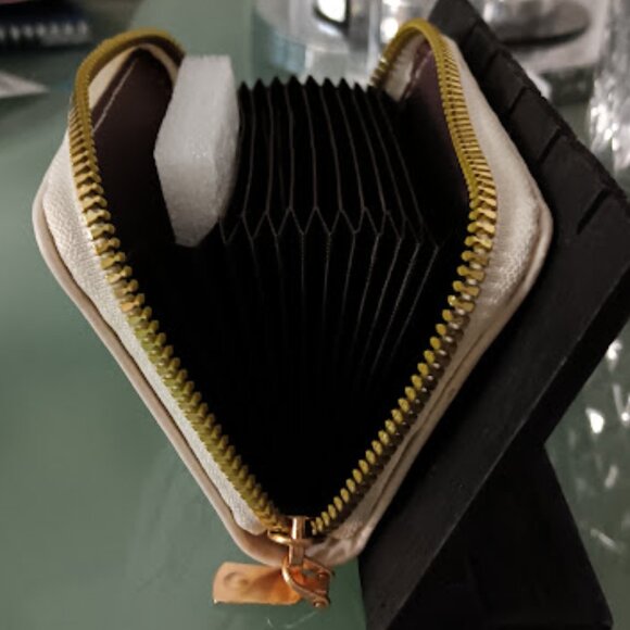 HELLO KITTY Pale Pink Kitty & Teddy Bear Gold Hardware Credit Card Wallet - Picture 3 of 3